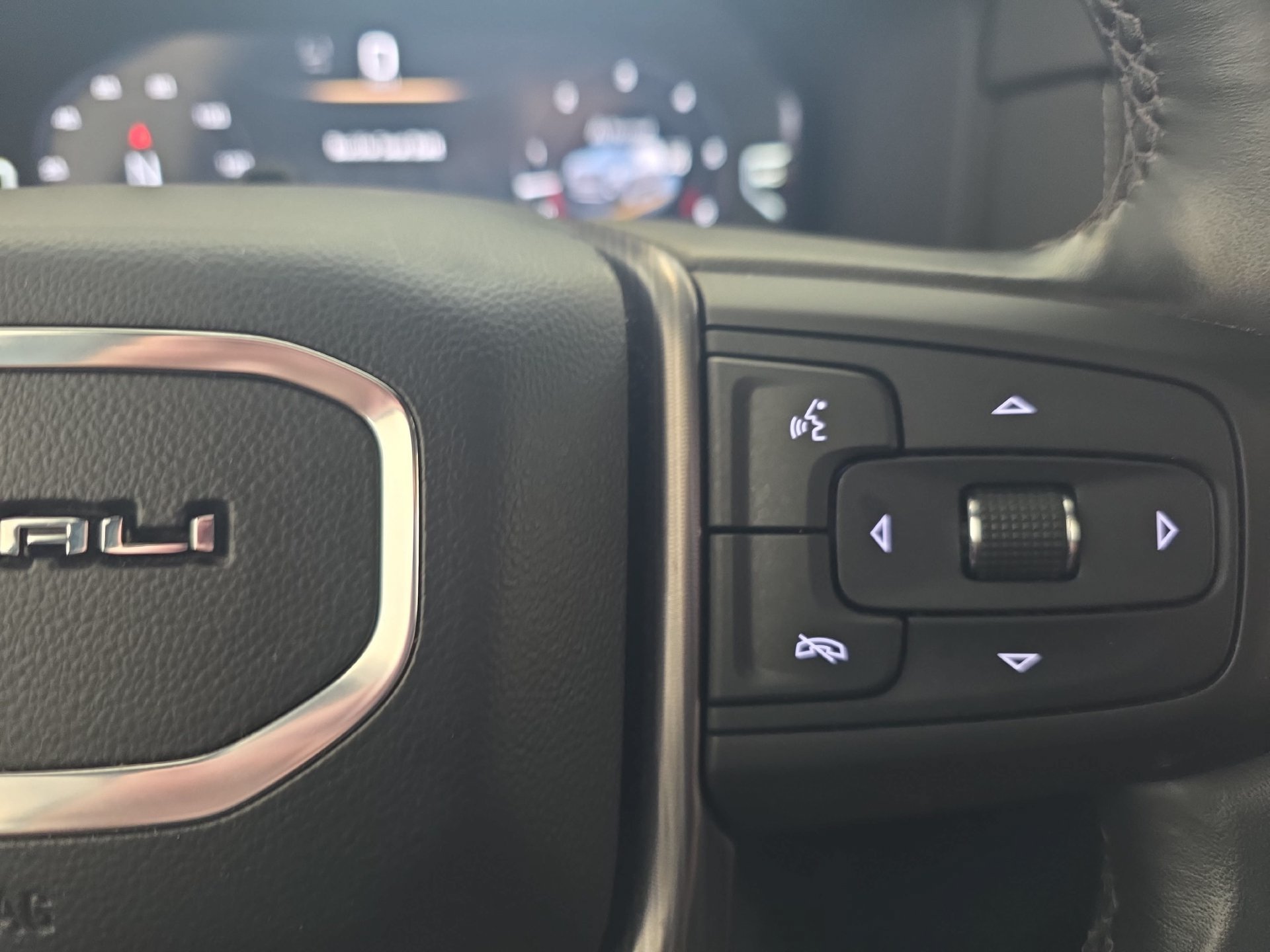Used 2023 GMC Yukon Denali Ultimate AWD/4WD image 18