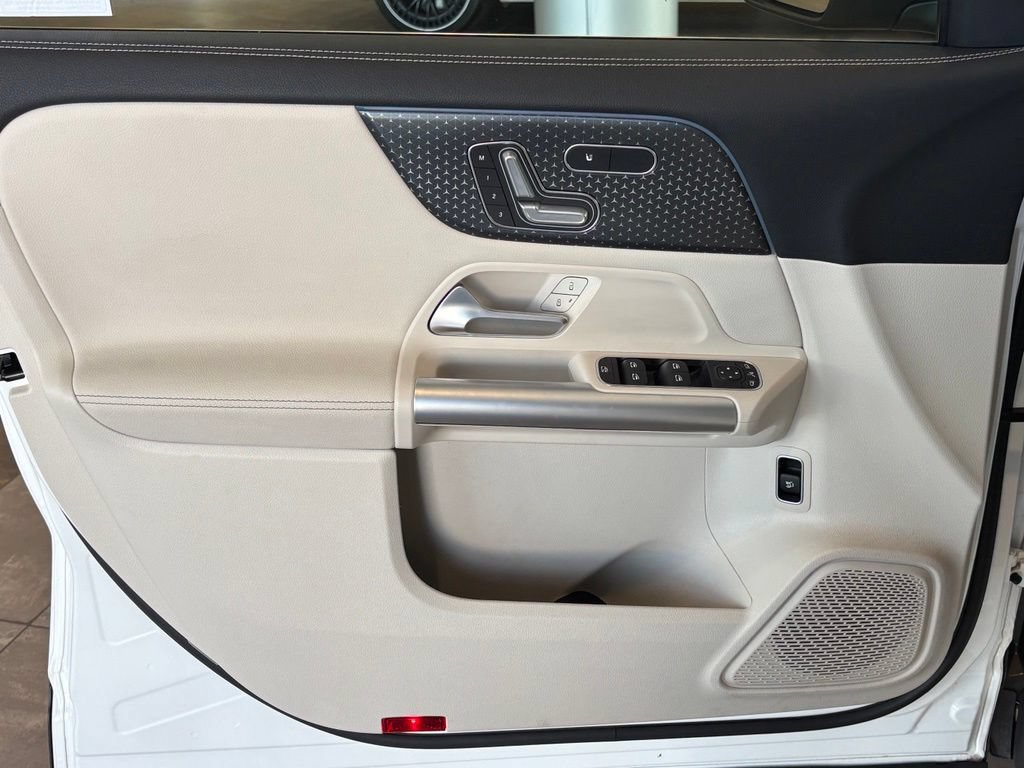 Used 2025 Mercedes-Benz GLA 250 4MATIC w/ Winter Package image 15