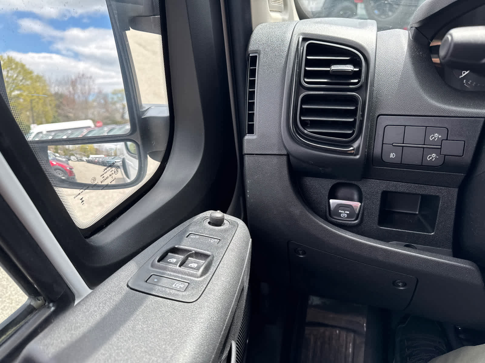Used 2025 RAM ProMaster 3500 w/ Convenience Group FWD image 20