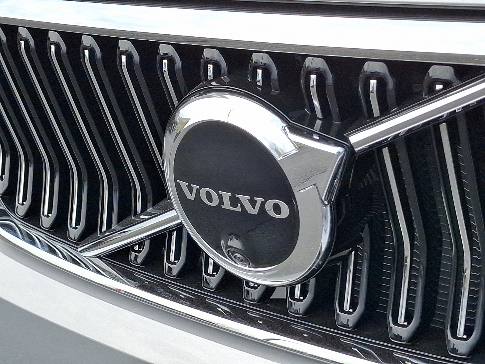 Used 2025 Volvo XC40 B5 Ultra w/ Climate Package image 23