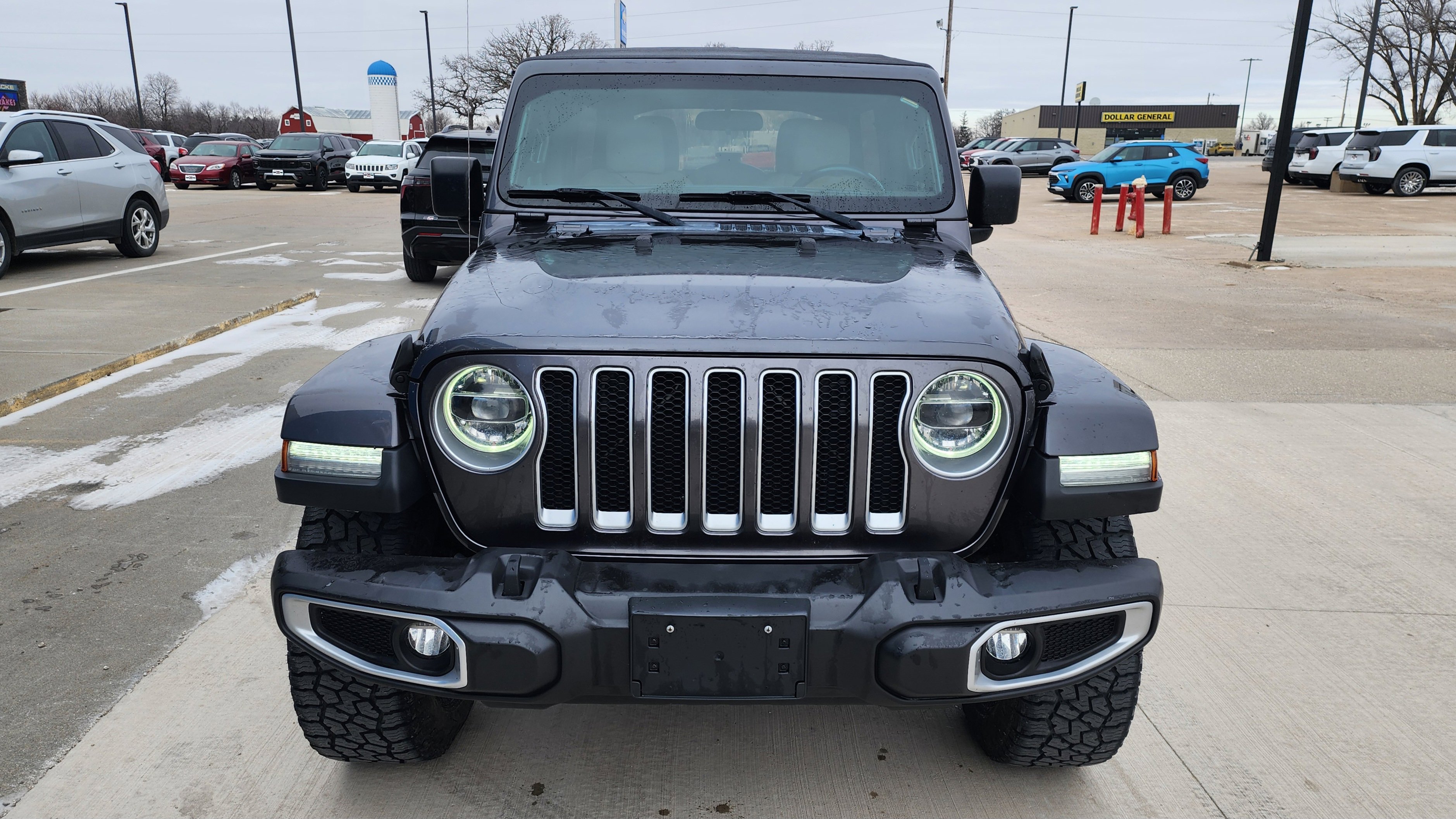 Used 2018 Jeep Wrangler Unlimited Sahara image 2