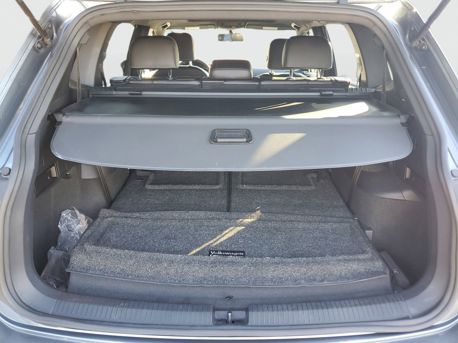 Used 2021 Volkswagen Tiguan SE R-Line image 8