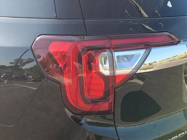 Used 2023 GMC Acadia SLT AWD/4WD image 7