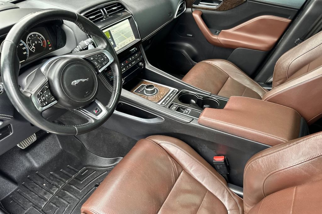 Used 2017 Jaguar F-PACE S AWD/4WD image 10