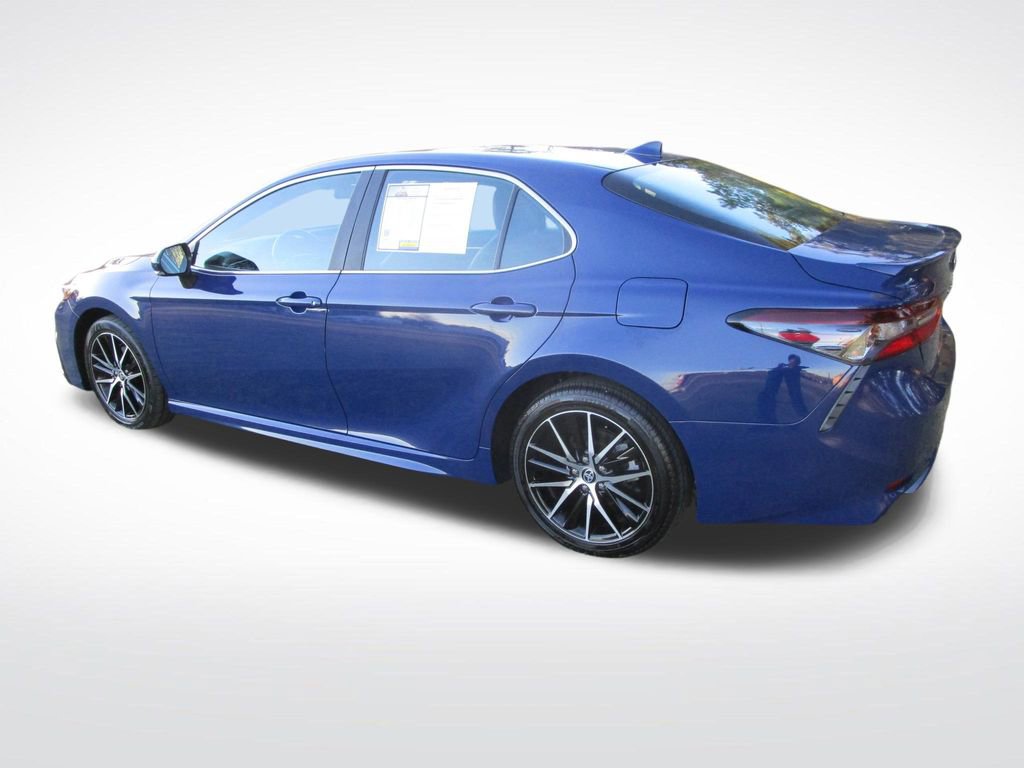Used 2024 Toyota Camry SE image 3