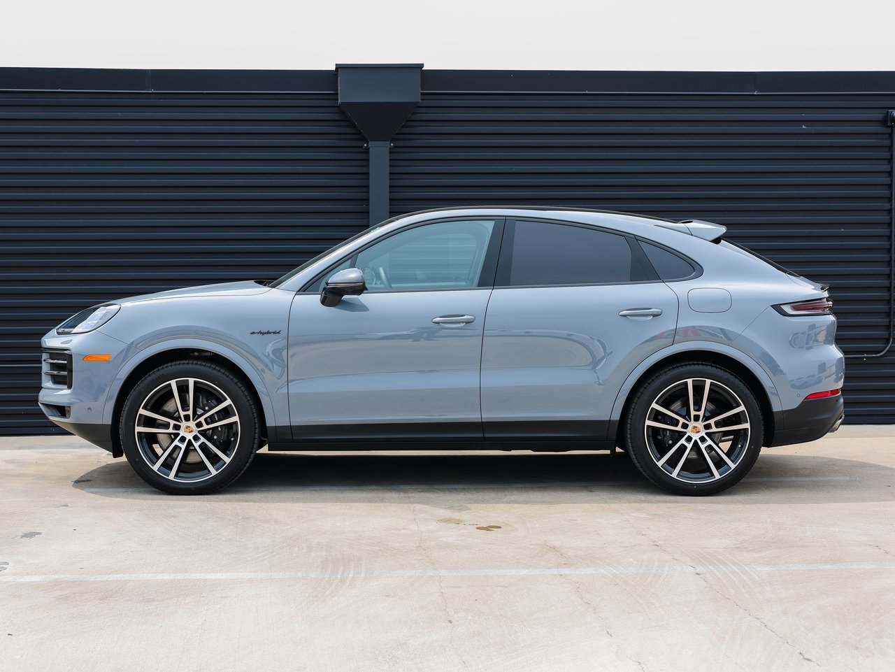 New 2025 Porsche Cayenne E-Hybrid Coupe image 2