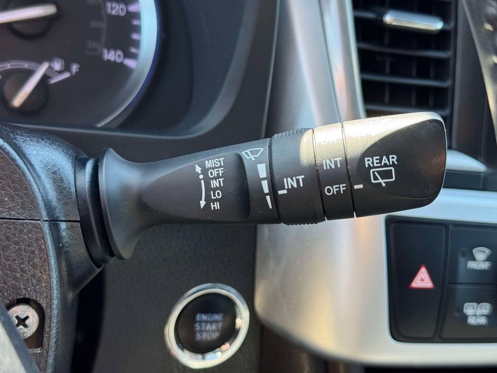 Used 2019 Toyota Highlander XLE AWD/4WD image 23