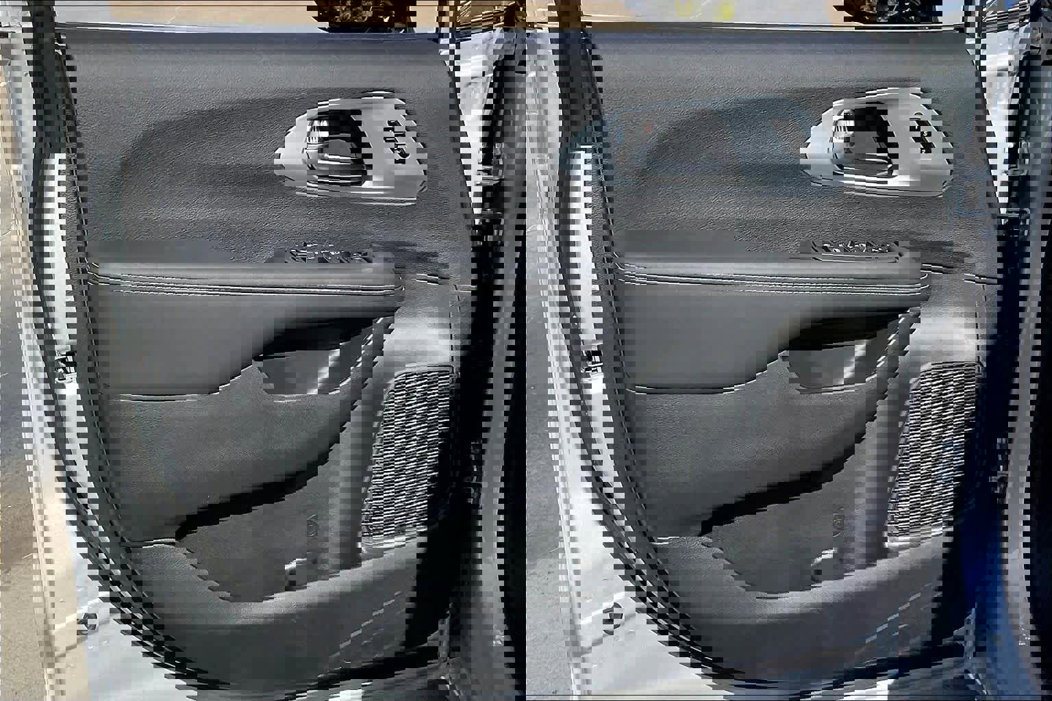 New 2026 Chrysler Pacifica Limited image 10