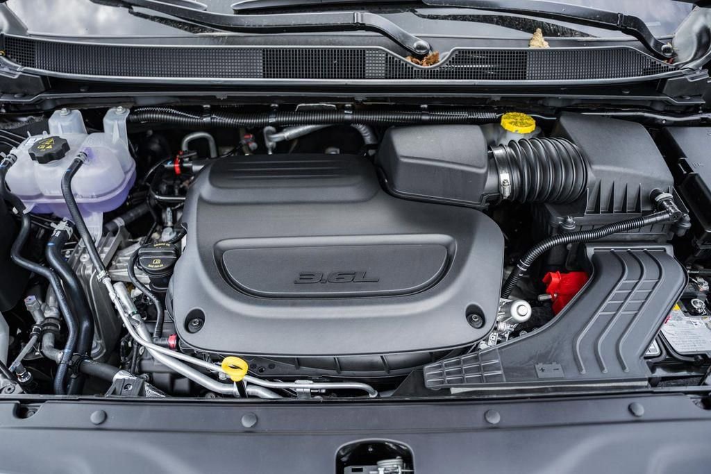 New 2025 Chrysler Pacifica Select FWD image 17