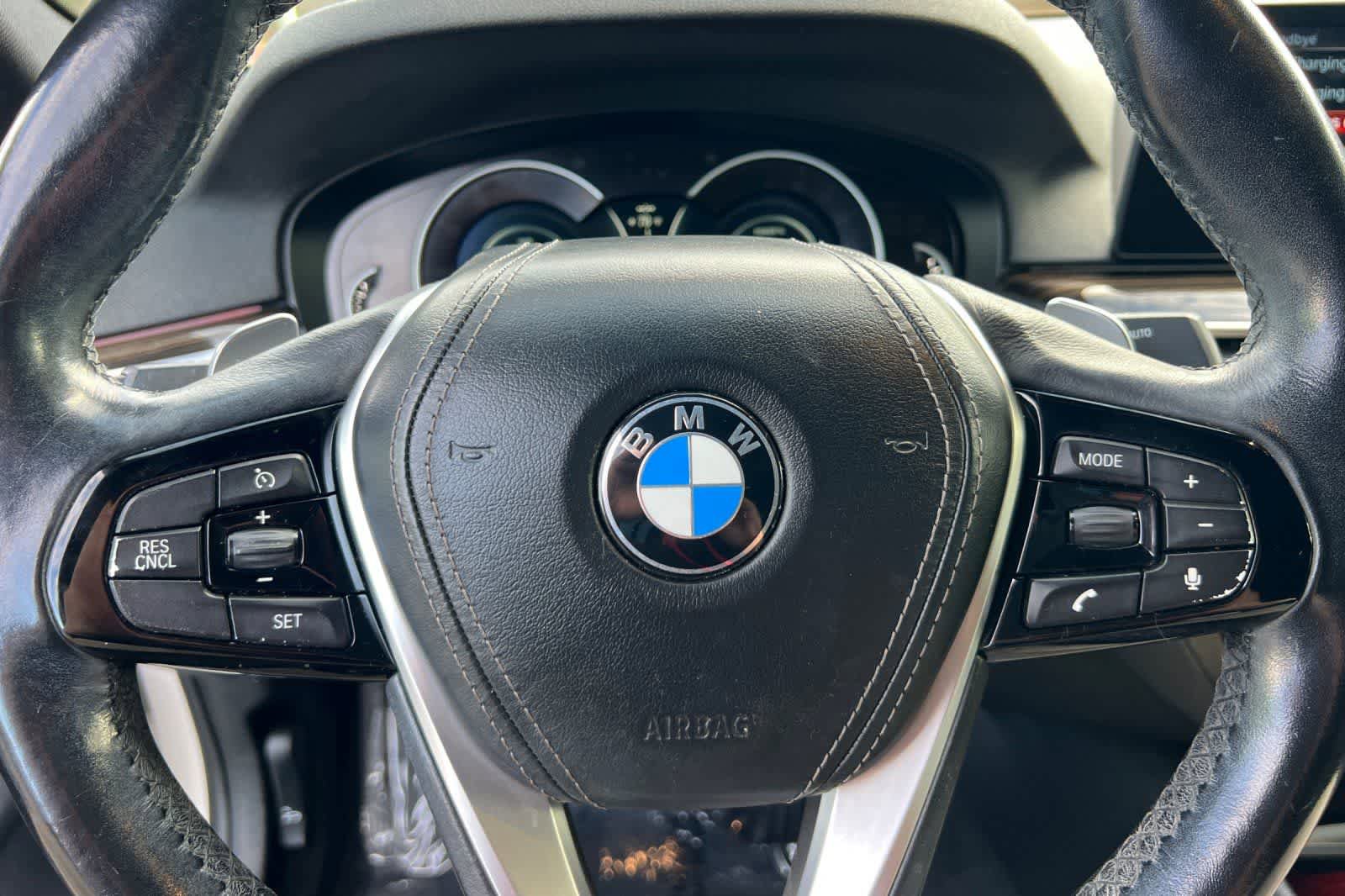 Used 2018 BMW 530e w/ Premium Package 2 RWD image 28
