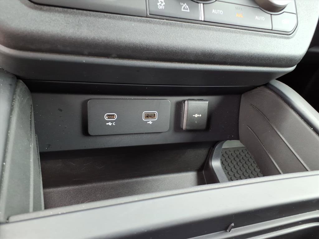 Certified 2024 Land Rover Defender 130 X AWD/4WD image 19