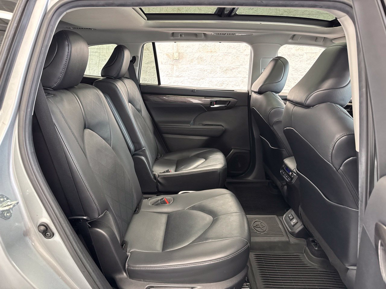 Used 2021 Toyota Highlander Platinum AWD/4WD image 48
