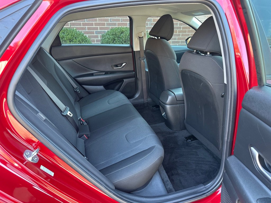 Used 2024 Hyundai Elantra SE image 14