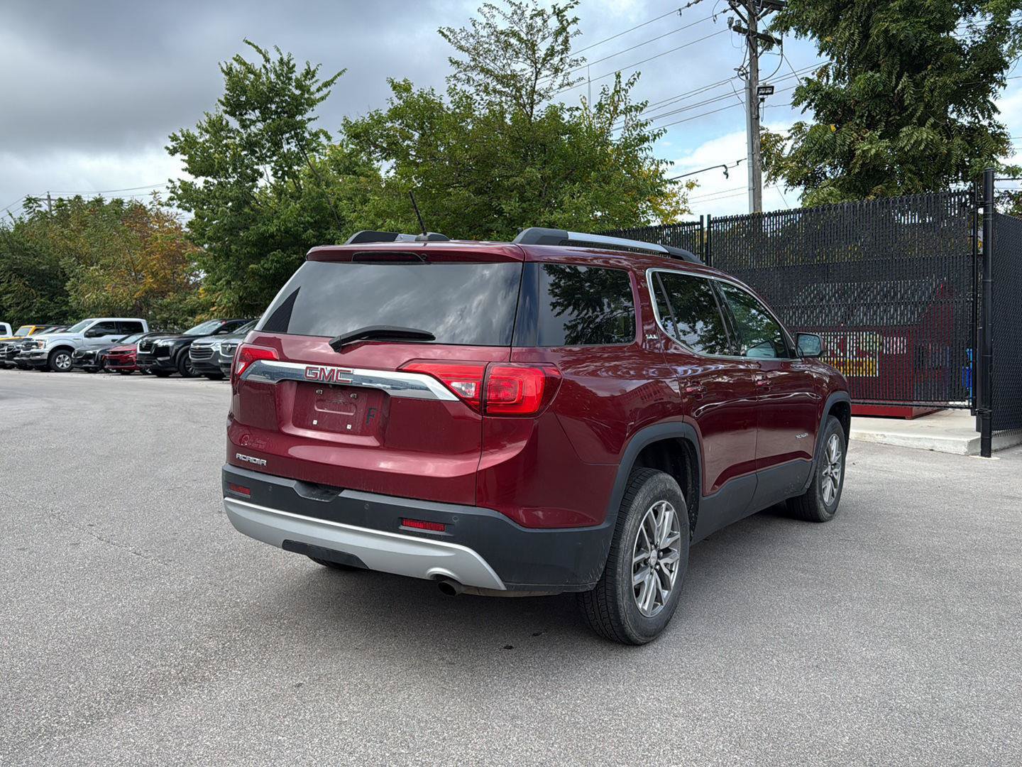 Used 2018 GMC Acadia SLE w/ Driver Alert Package I FWD image 3