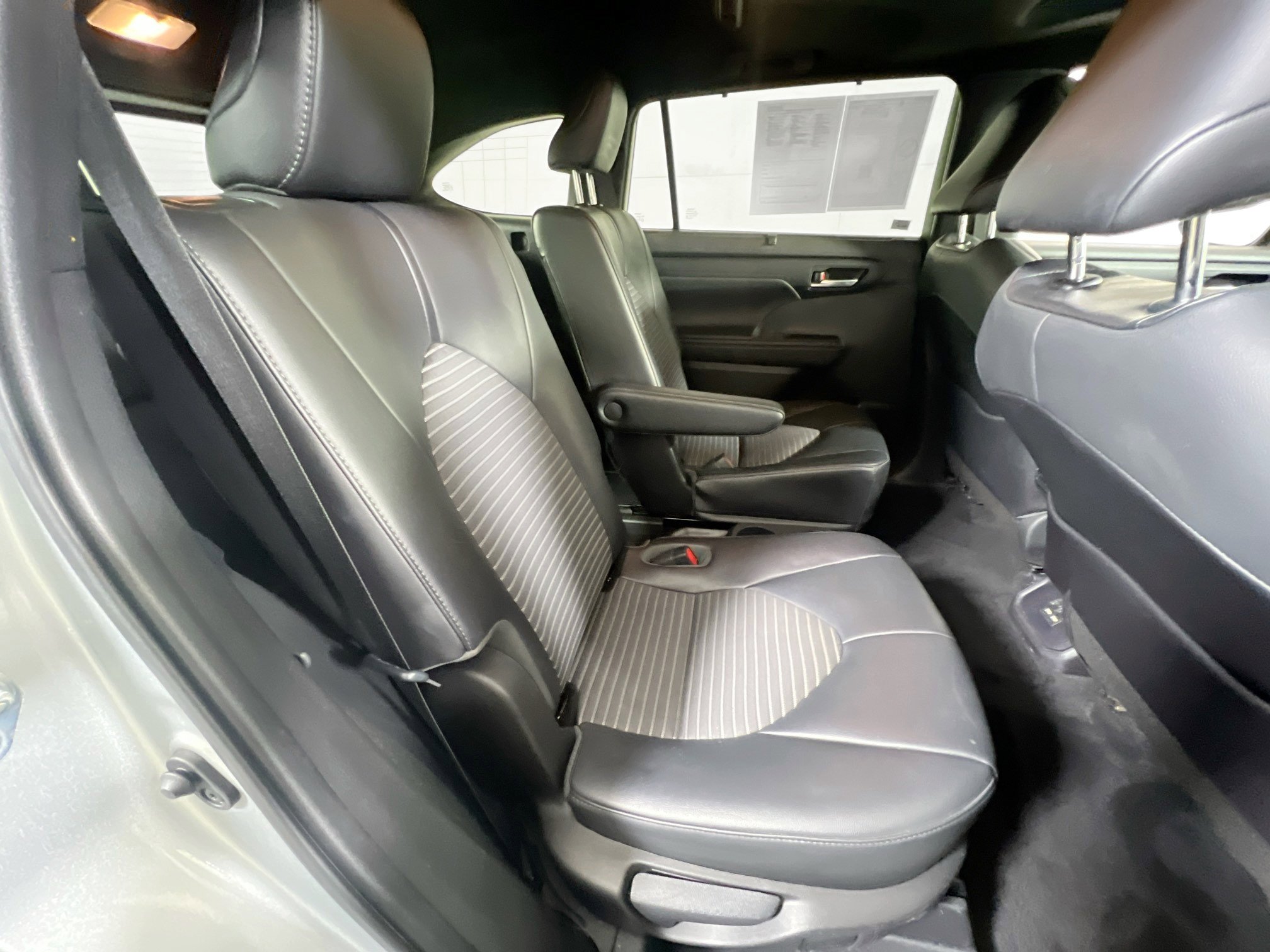 Used 2021 Toyota Highlander XSE image 28