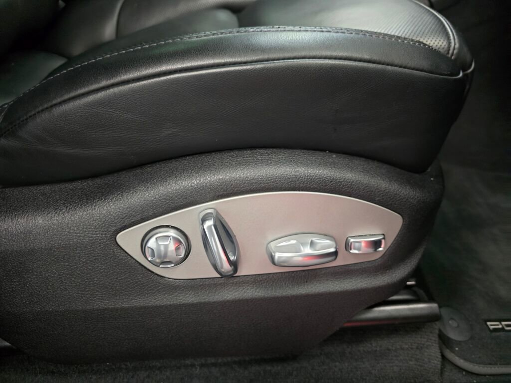 Certified 2024 Porsche Macan image 24