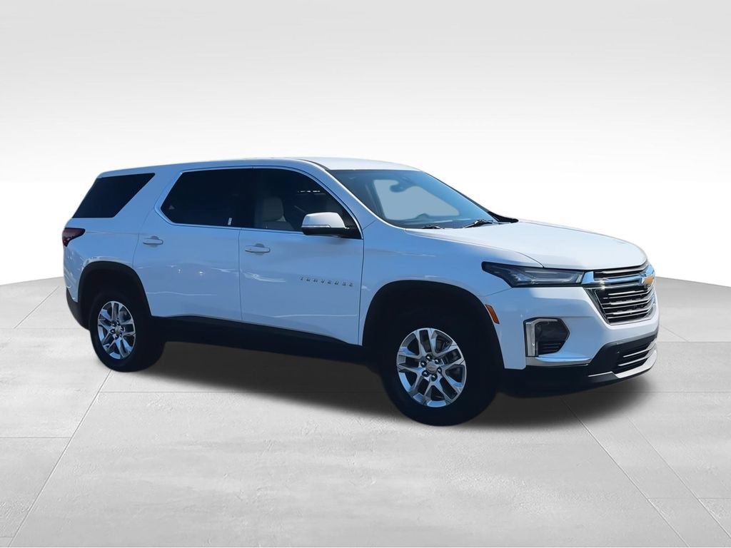 Used 2023 Chevrolet Traverse LS w/ Safety Package FWD video 2