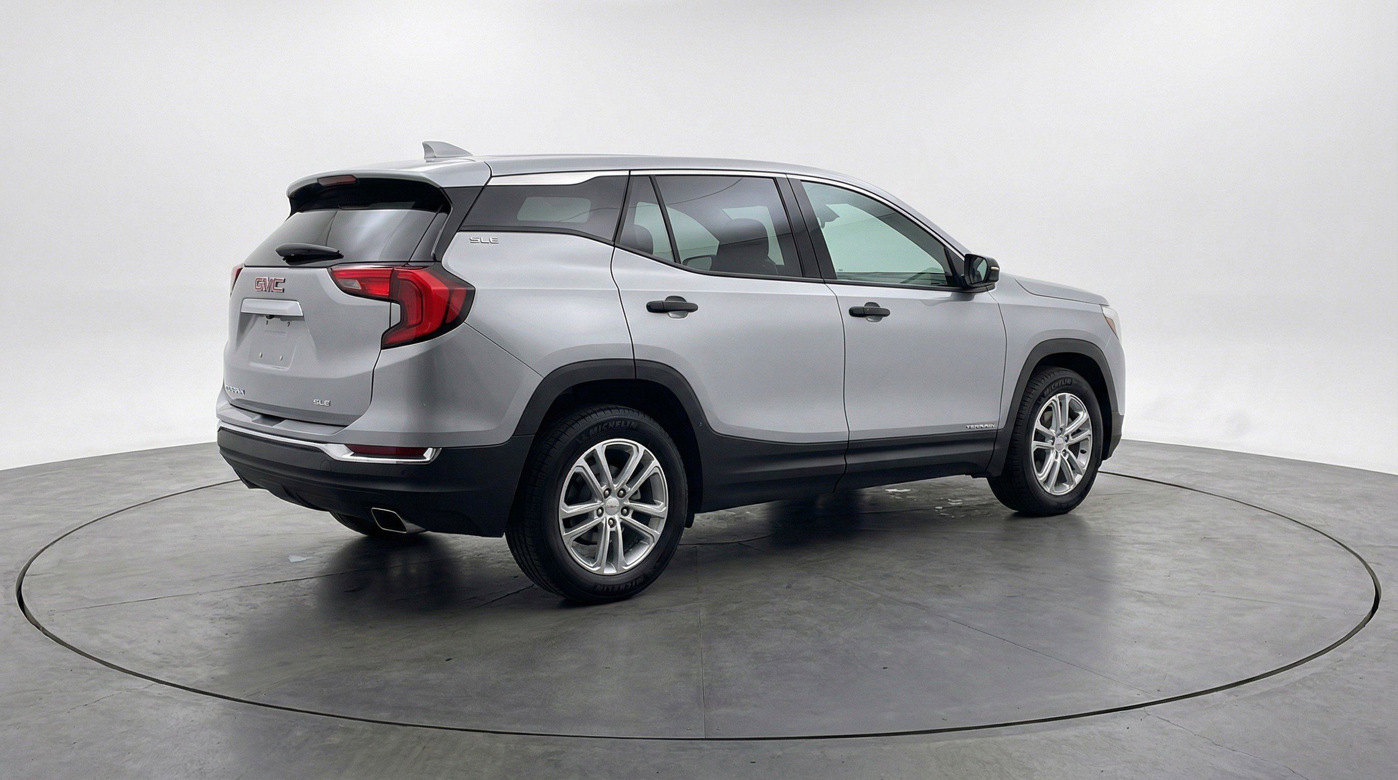 Used 2024 GMC Terrain SLE image 9