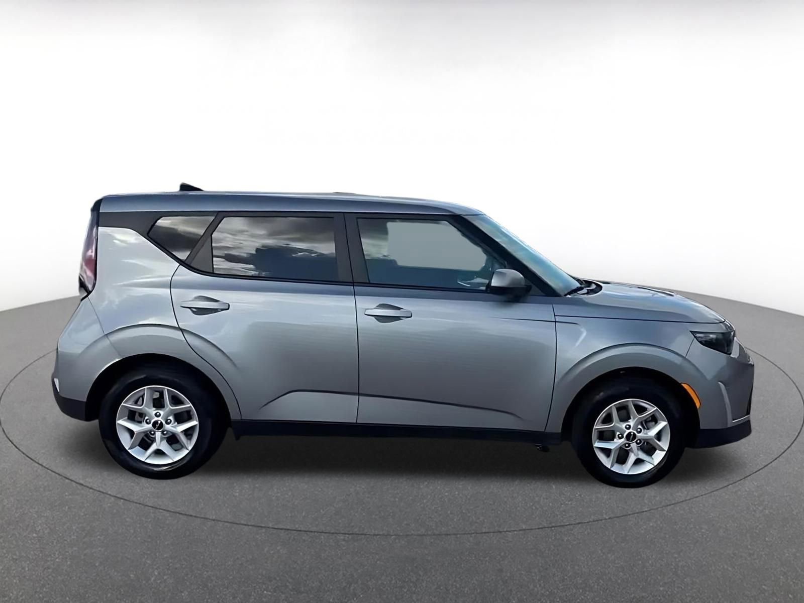 Used 2025 Kia Soul LX w/ LX Technology Package image 16