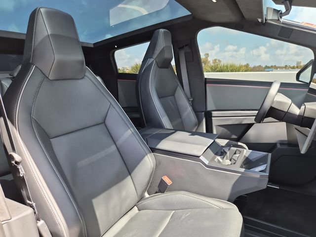 Used 2024 Tesla Cybertruck AWD Crew Cab image 23