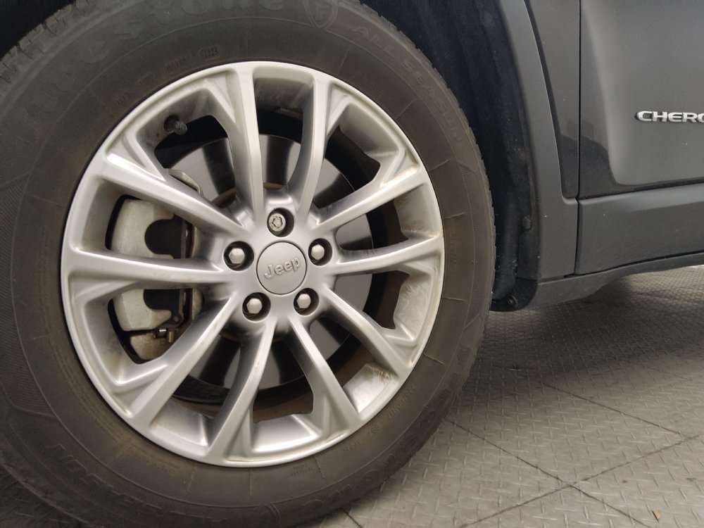 Used 2022 Jeep Cherokee Latitude Lux FWD image 31