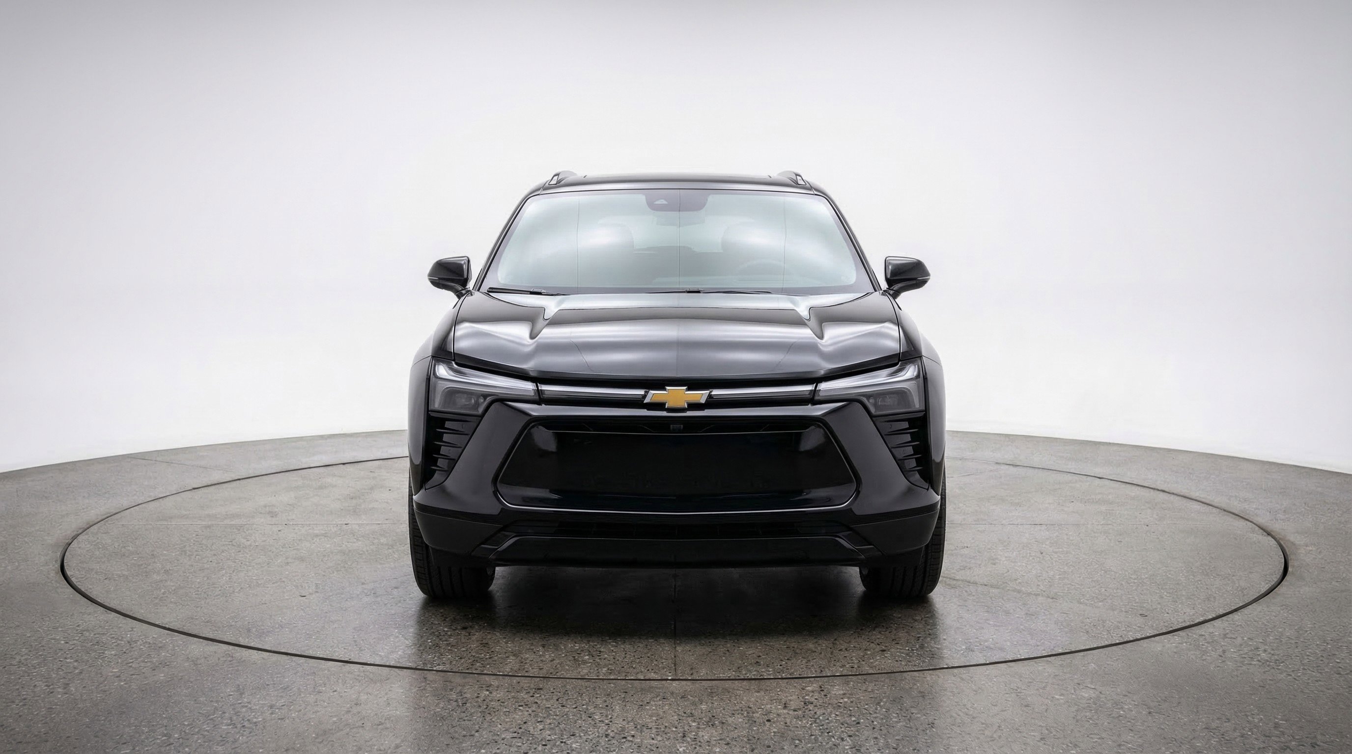Used 2025 Chevrolet Blazer LT image 2