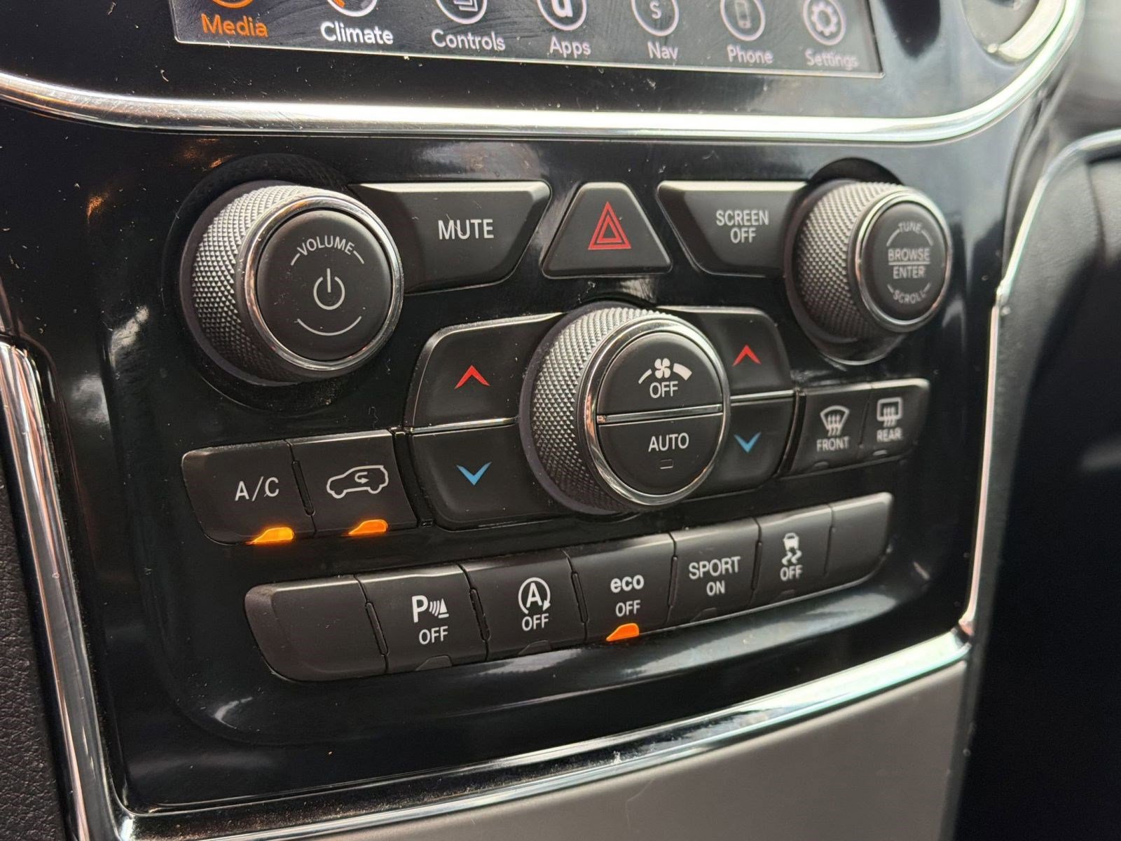 Used 2020 Jeep Grand Cherokee Limited AWD/4WD image 18