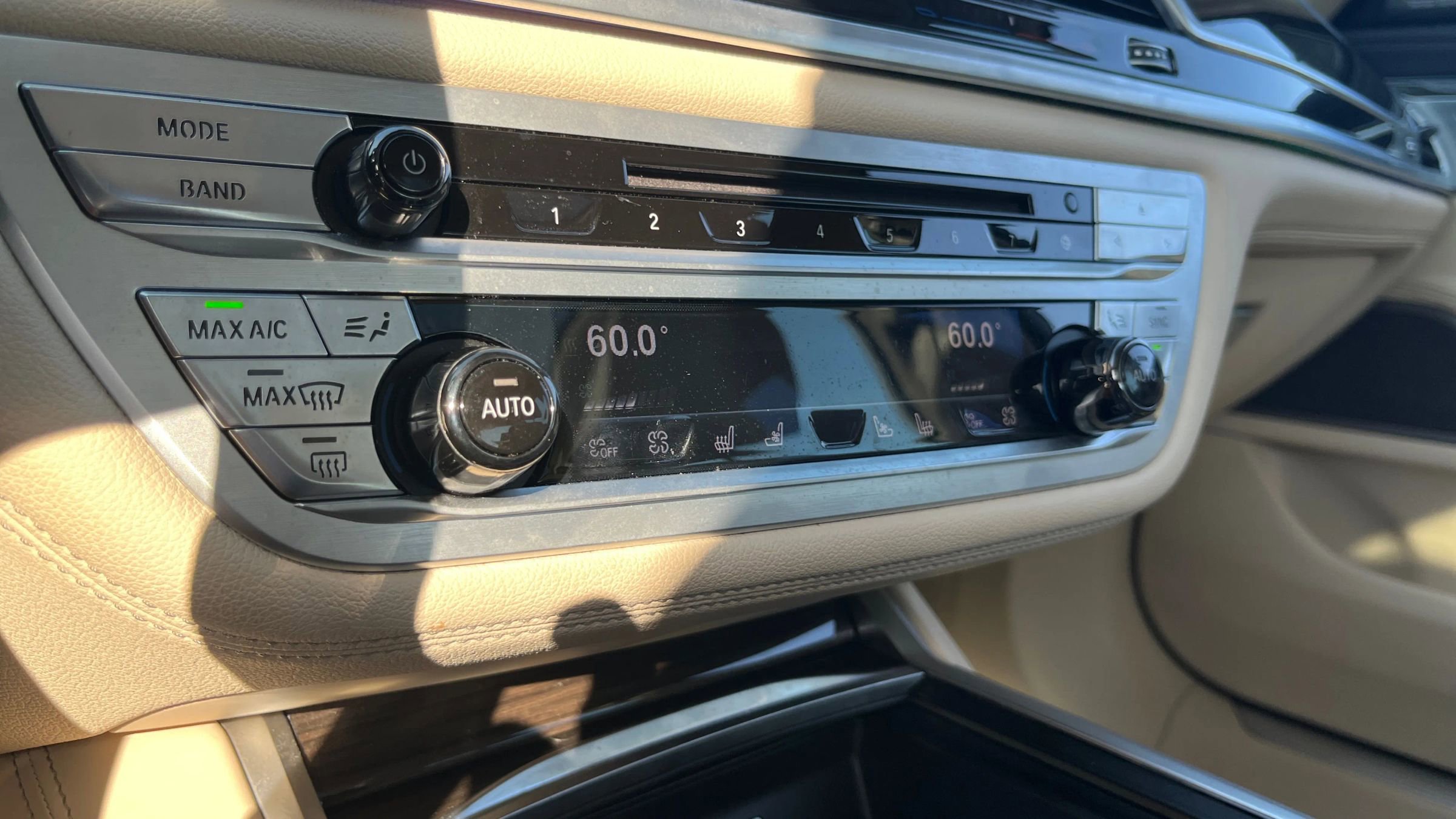 Used 2017 BMW 740i xDrive image 26