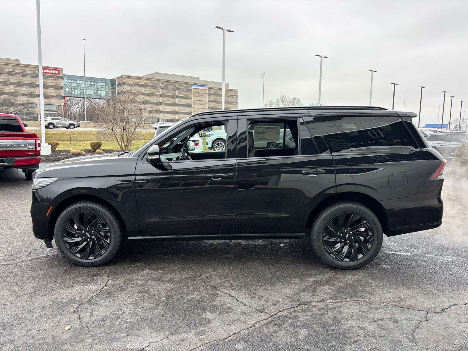 New 2026 Lincoln Navigator Reserve w/ Jet Appearance Package AWD/4WD image 4