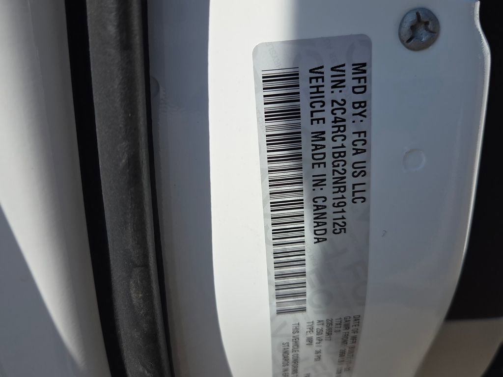 Used 2022 Chrysler Pacifica Touring-L image 6