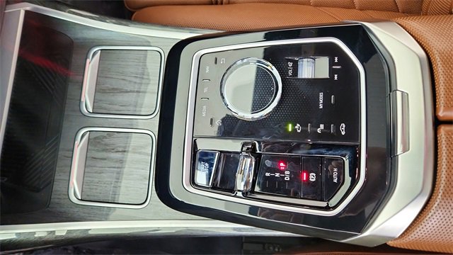 Used 2023 BMW i7 xDrive60 image 49