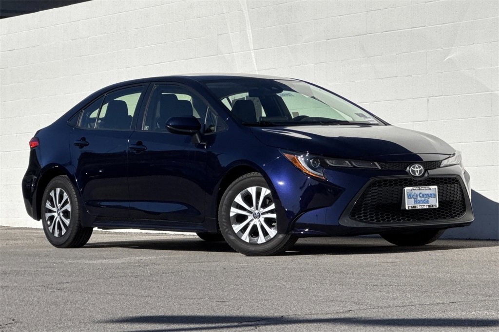 Used 2022 Toyota Corolla LE image 2