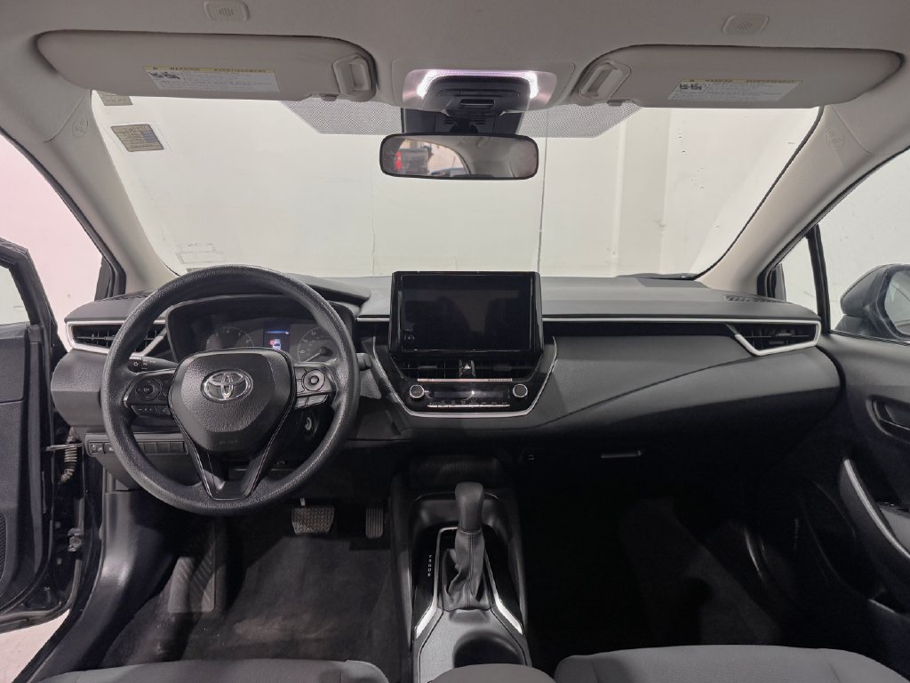 Used 2025 Toyota Corolla LE FWD image 2