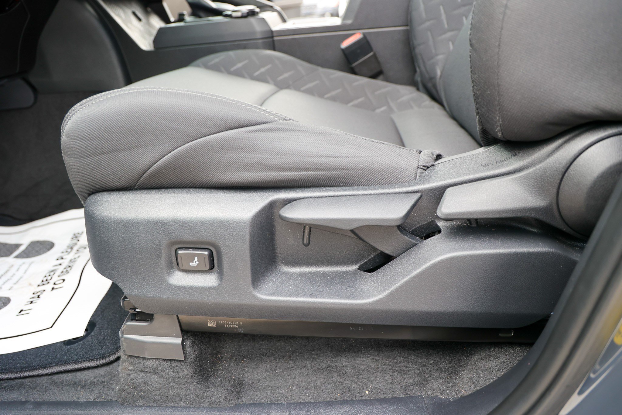 Certified 2025 Toyota Tacoma SR5 AWD/4WD image 30