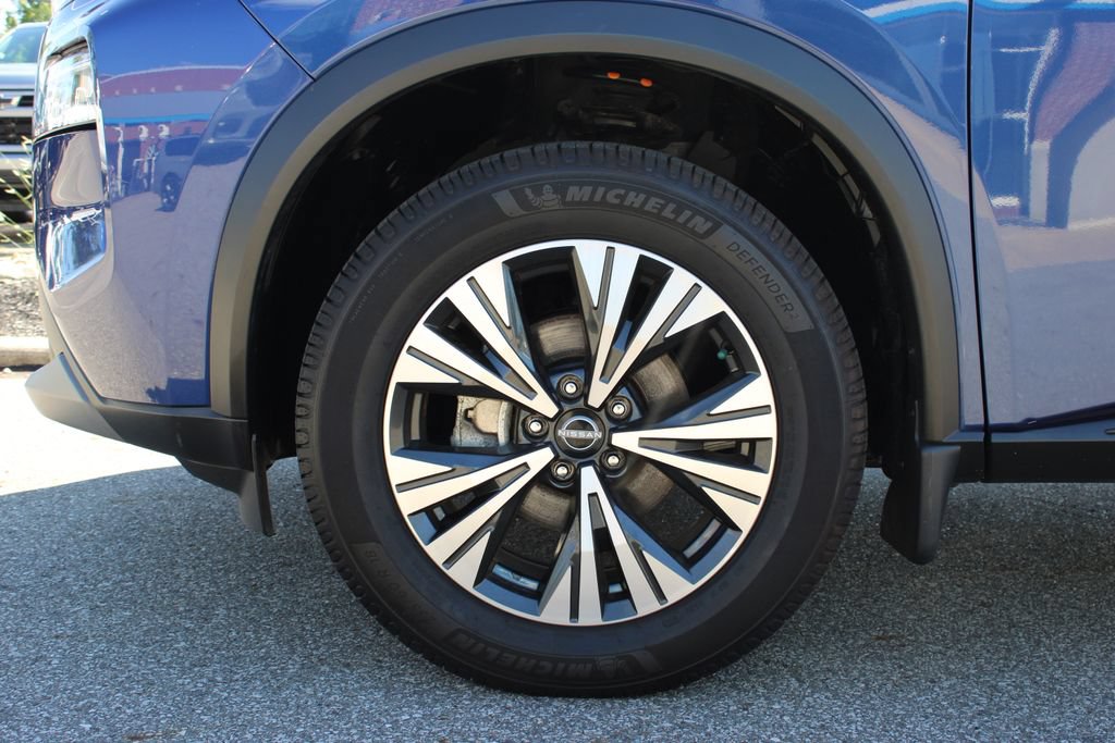 Used 2023 Nissan Rogue SV AWD/4WD image 12