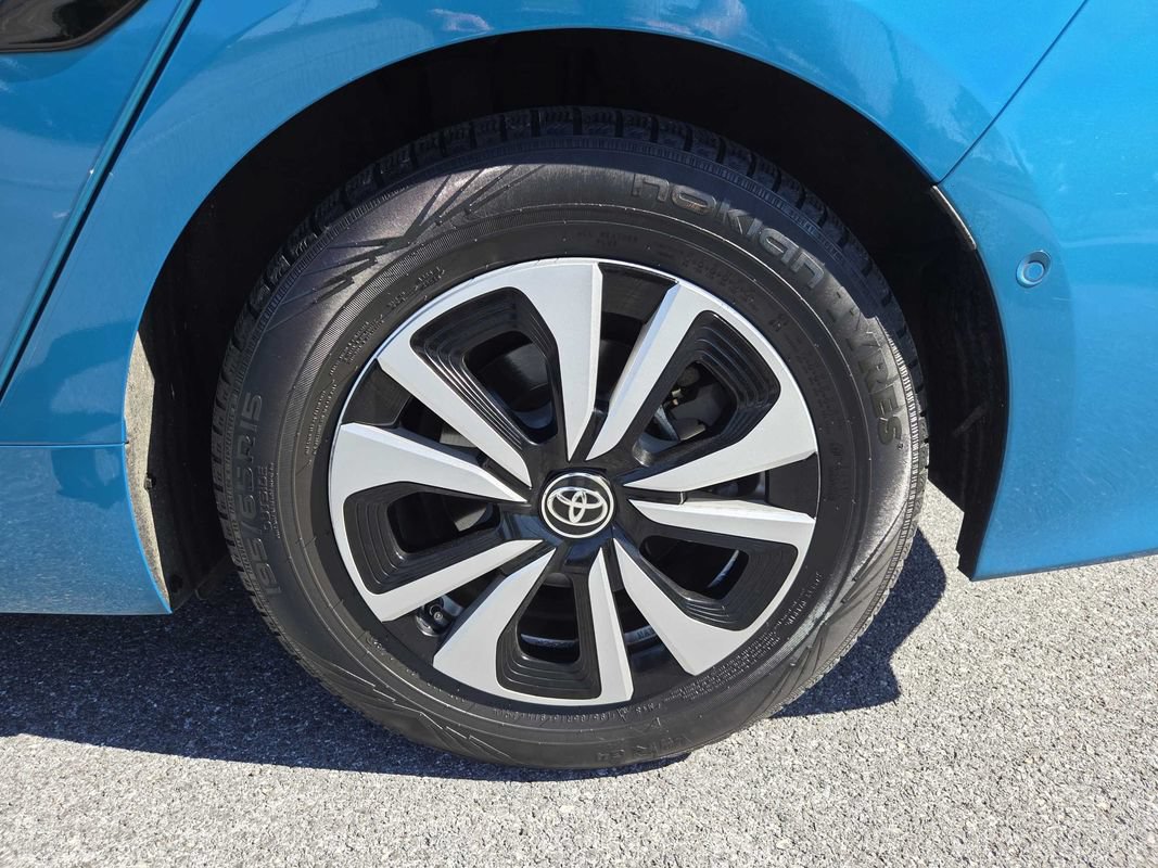 Used 2017 Toyota Prius Prime Advanced w/ Protection Package FWD image 32