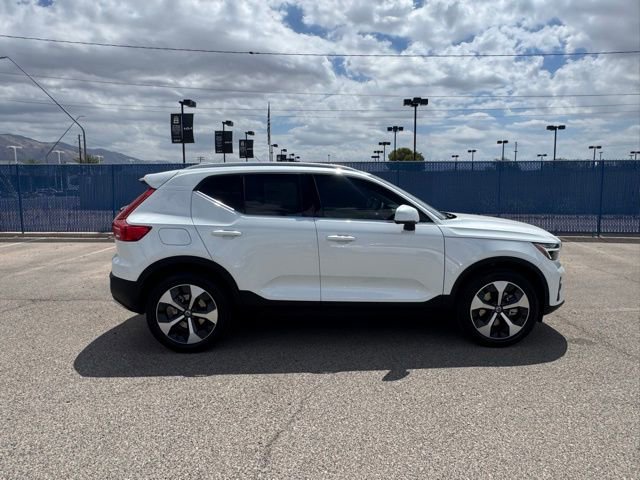 New 2025 Volvo XC40 B5 Core w/ Protection Package image 3