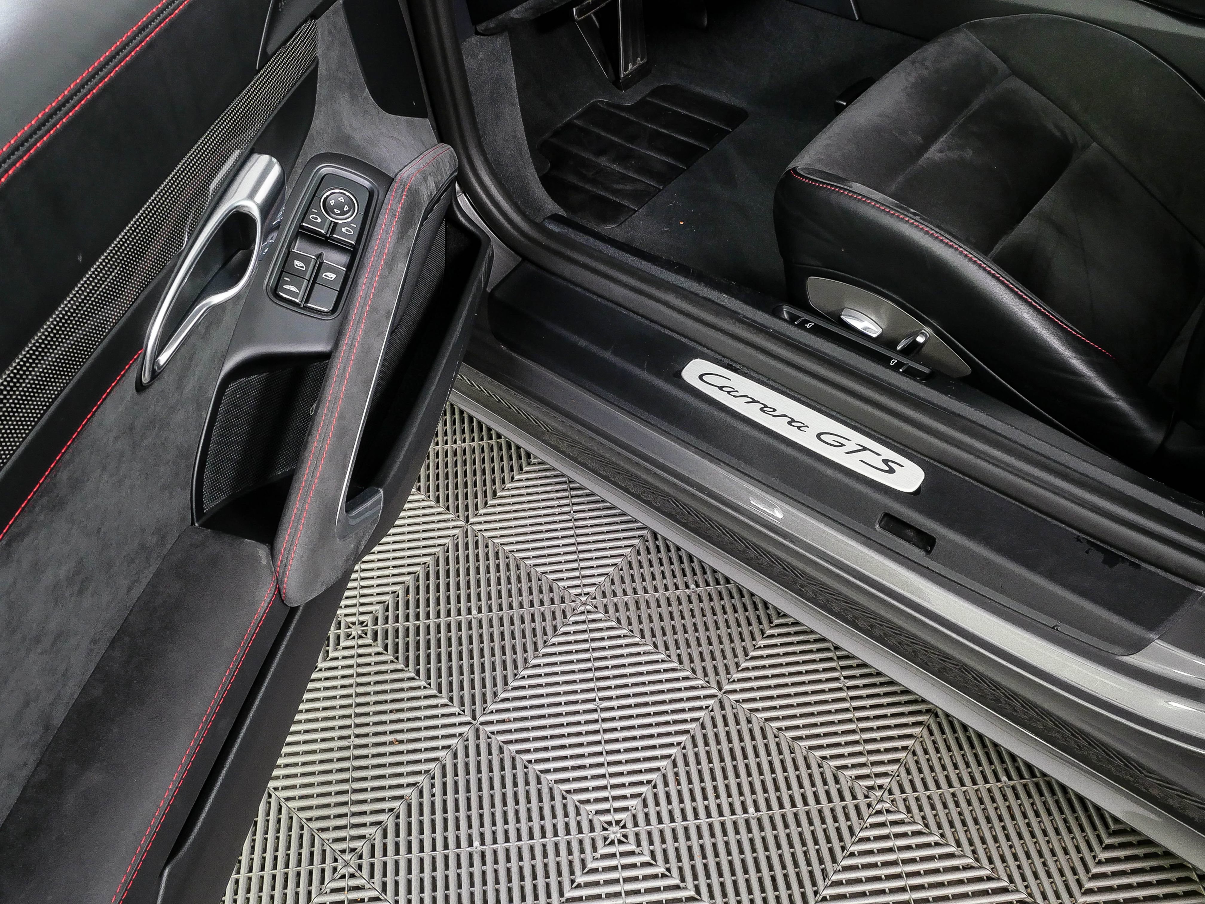 Certified 2018 Porsche 911 Carrera GTS RWD image 8
