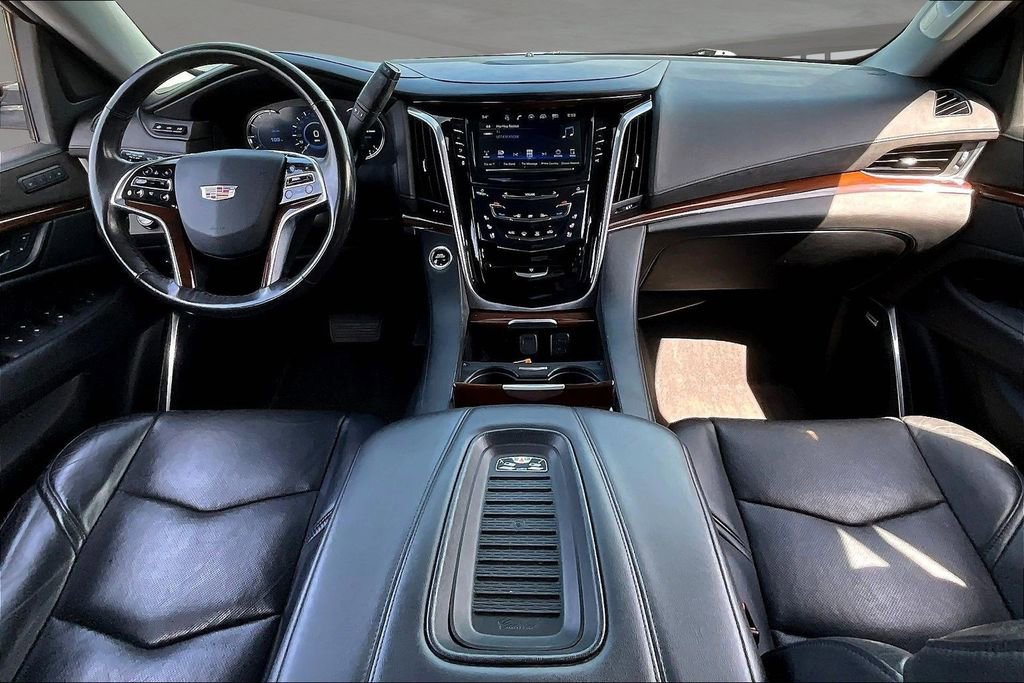 Used 2020 Cadillac Escalade ESV Premium Luxury image 16