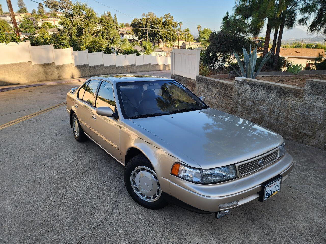 Used 1994 Nissan Maxima SE image 2