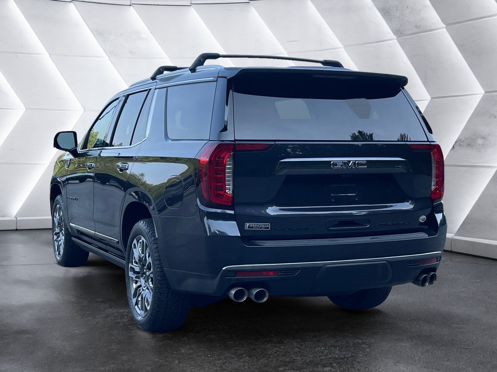 Used 2023 GMC Yukon Denali Ultimate w/ LPO, Floor Liner Package AWD/4WD image 4