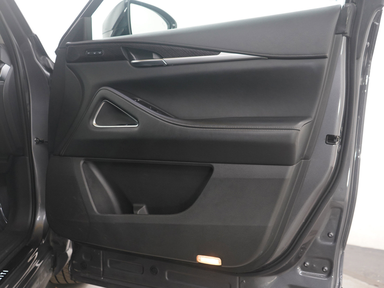 Used 2024 INFINITI QX60 Sensory image 11