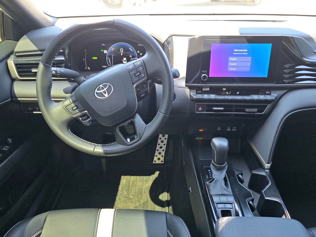 Used 2025 Toyota Camry SE FWD image 18