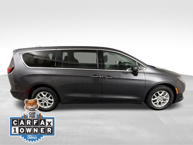 Used 2020 Chrysler Pacifica Touring w/ Cold Weather Group FWD image 8