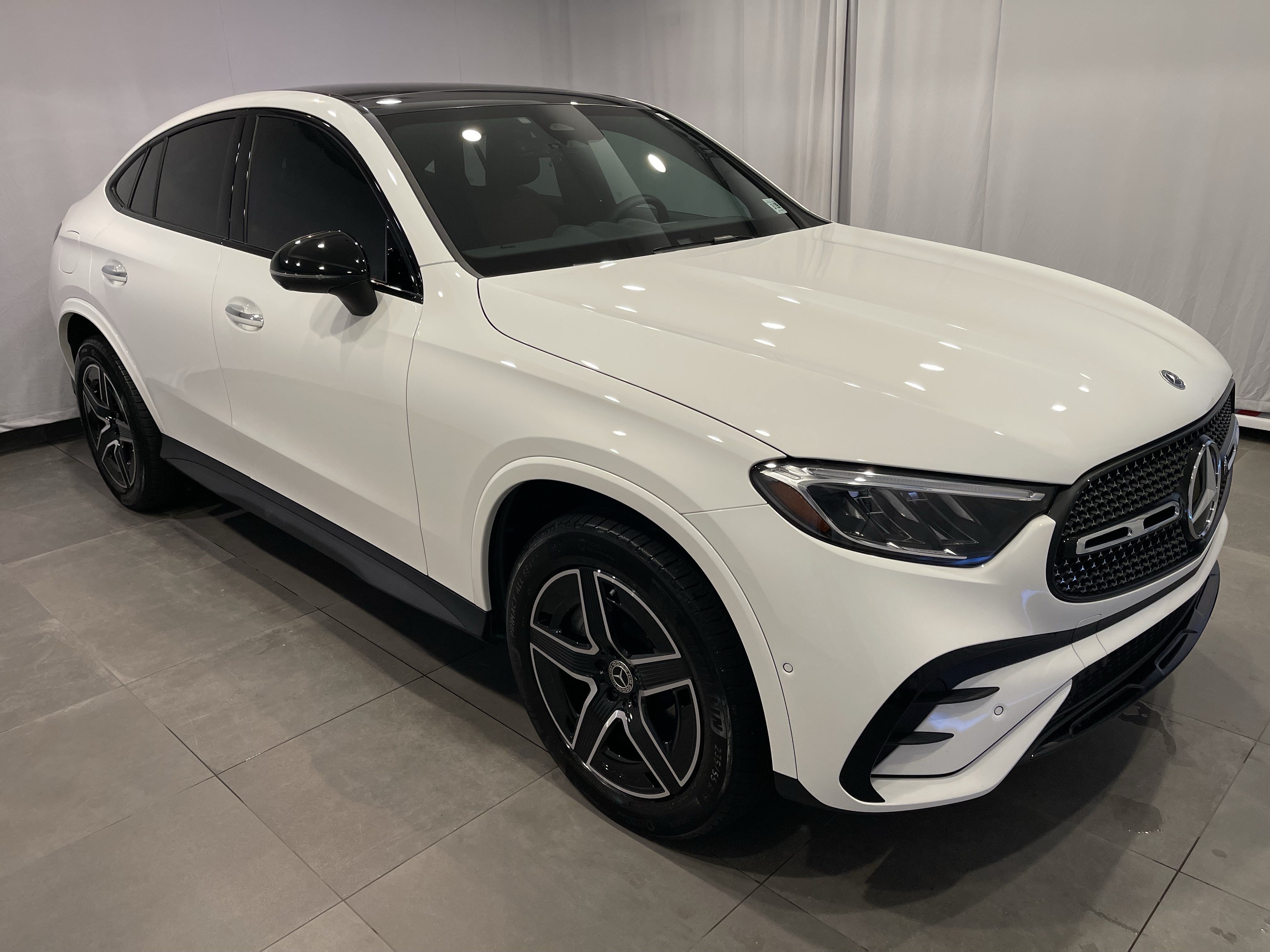 Used 2024 Mercedes-Benz GLC 300 4MATIC image 3