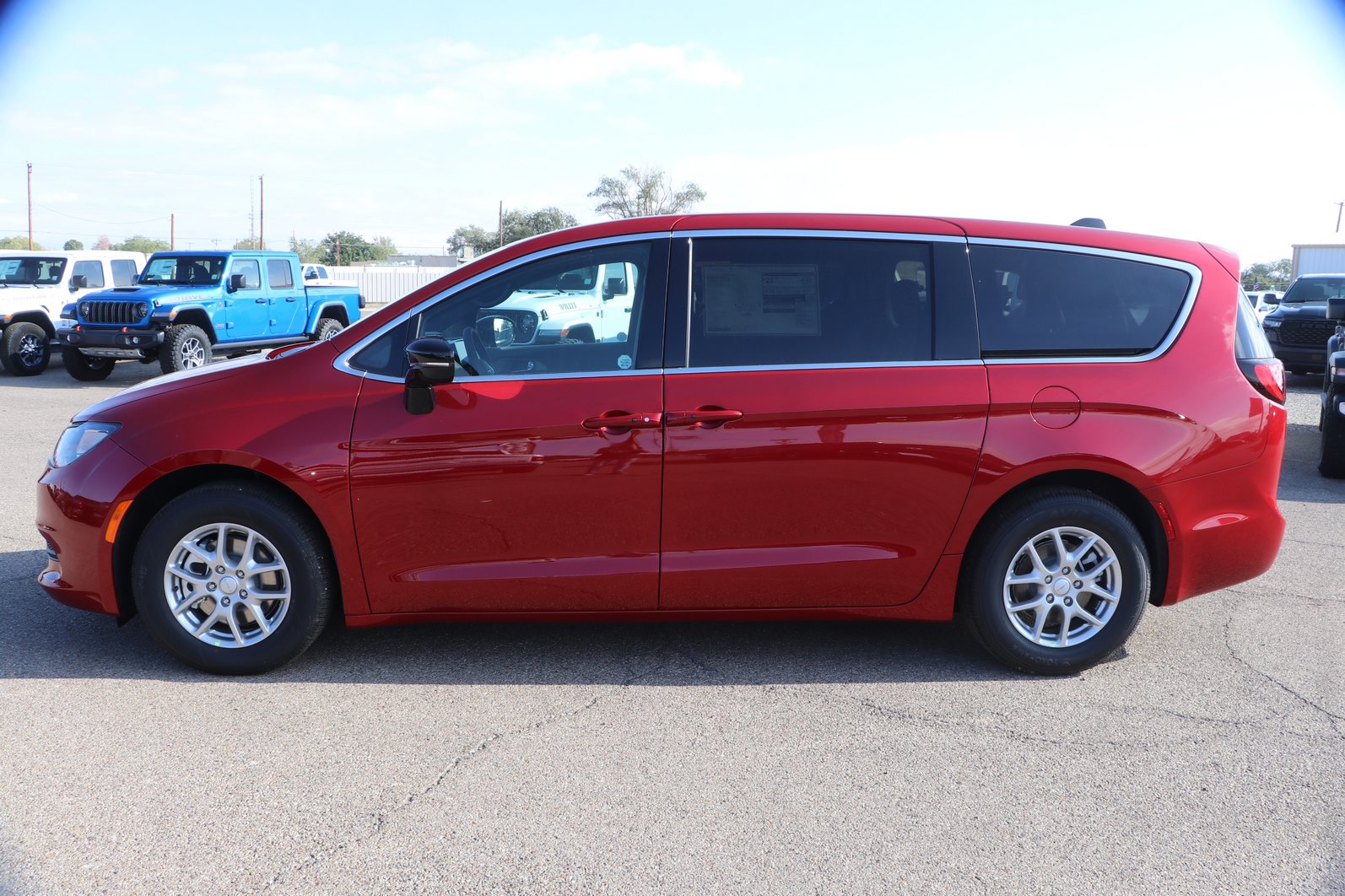 New 2027 Chrysler Pacifica LX FWD image 4