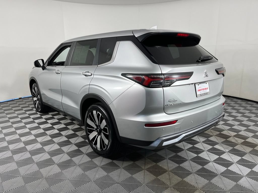 Used 2025 Mitsubishi Outlander SE AWD/4WD image 18