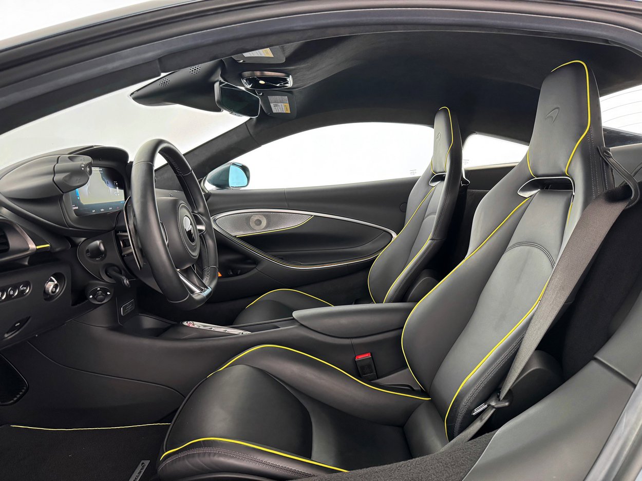 Used 2023 McLaren Artura image 13