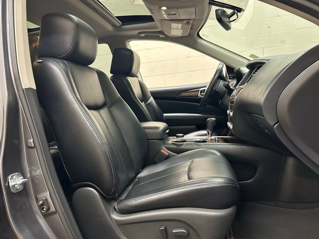 Used 2017 Nissan Pathfinder Platinum w/ Family Entertainment Package image 12