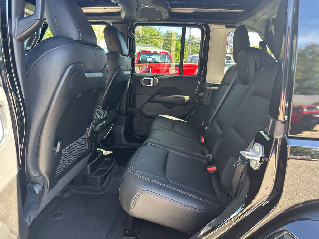 New 2027 Jeep Wrangler Unlimited Sahara AWD/4WD image 31